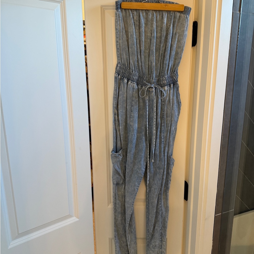 Evereve Chambray Strapless Jumpsuit